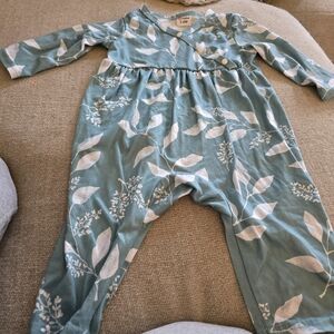 *Pat pat 3-6 months green and white leaf design jumpsuit. Great condition